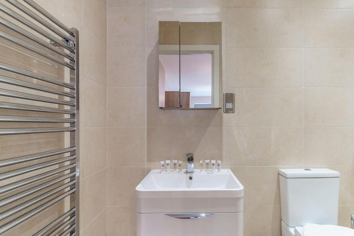 Apartment Spacious 2 Bed In Centre Manchester