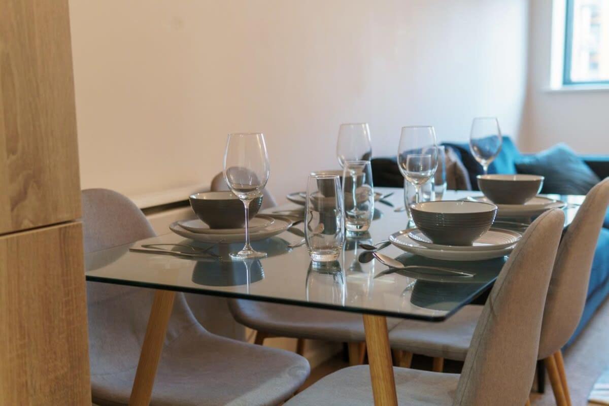 Spacious 2 Bed In Centre Apartment