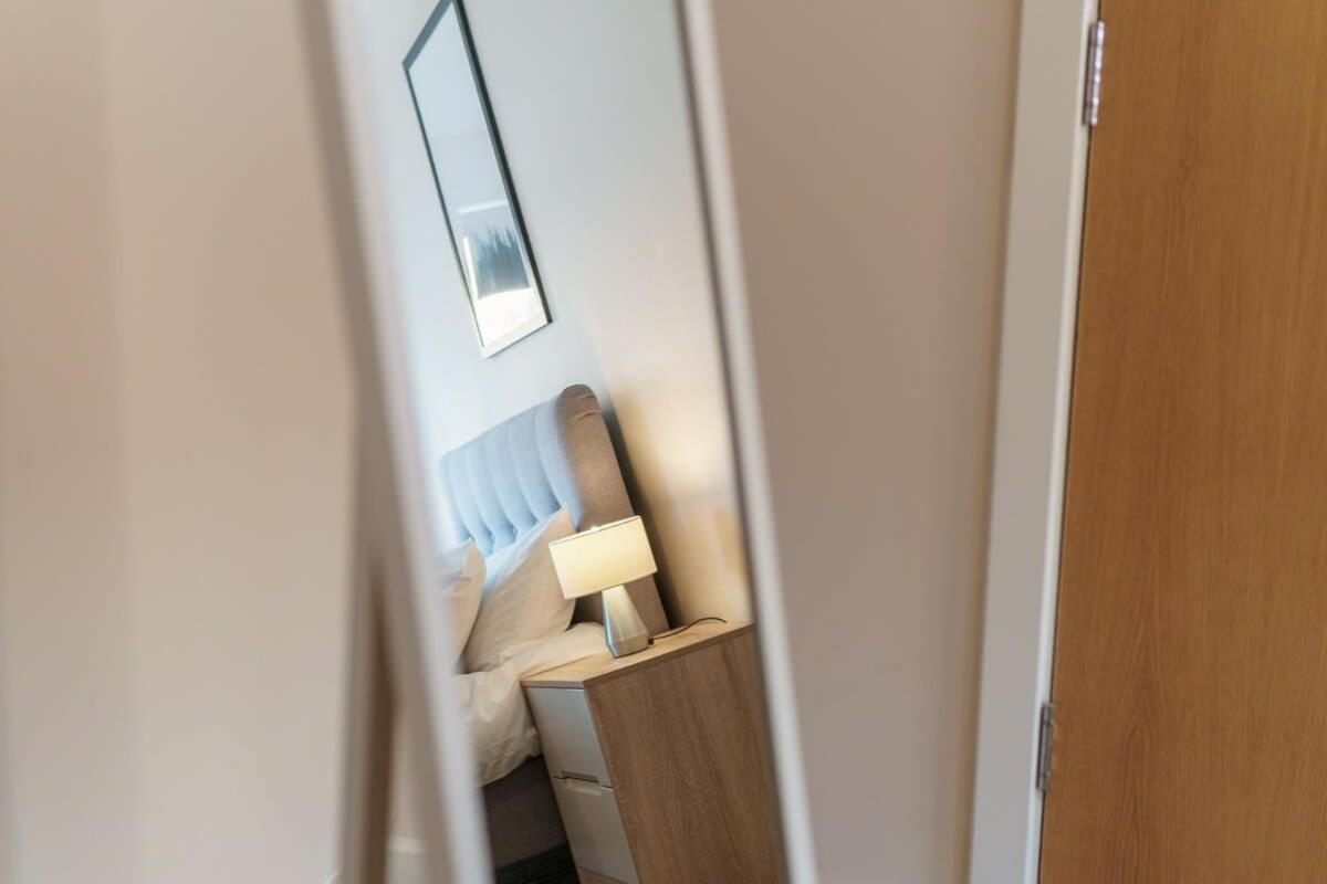 Spacious 2 Bed In Centre *