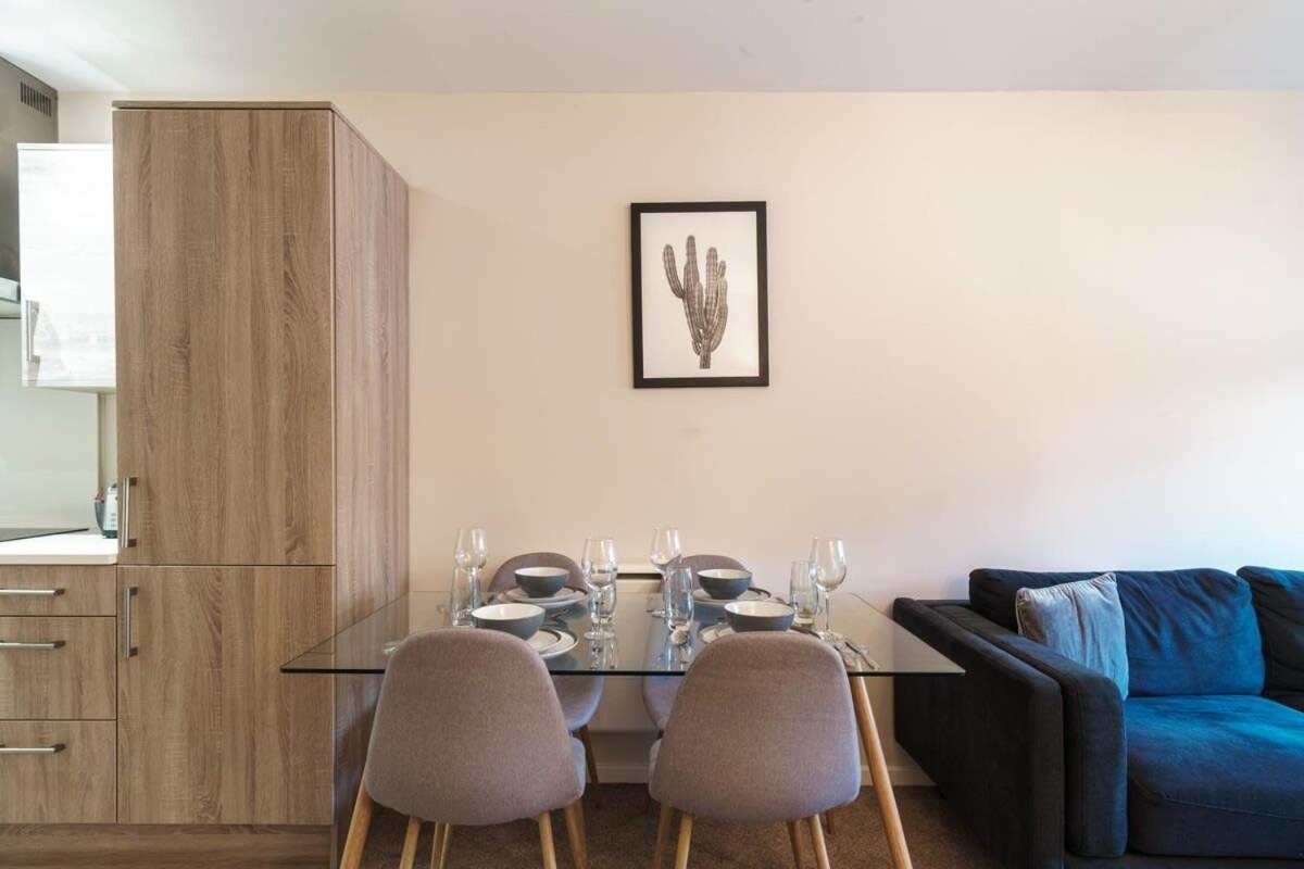 Spacious 2 Bed In Centre * Manchester