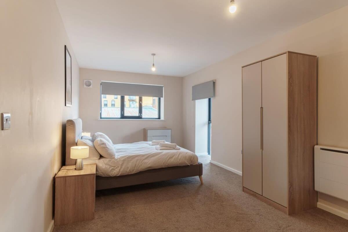 Spacious 2 Bed In Centre * Manchester