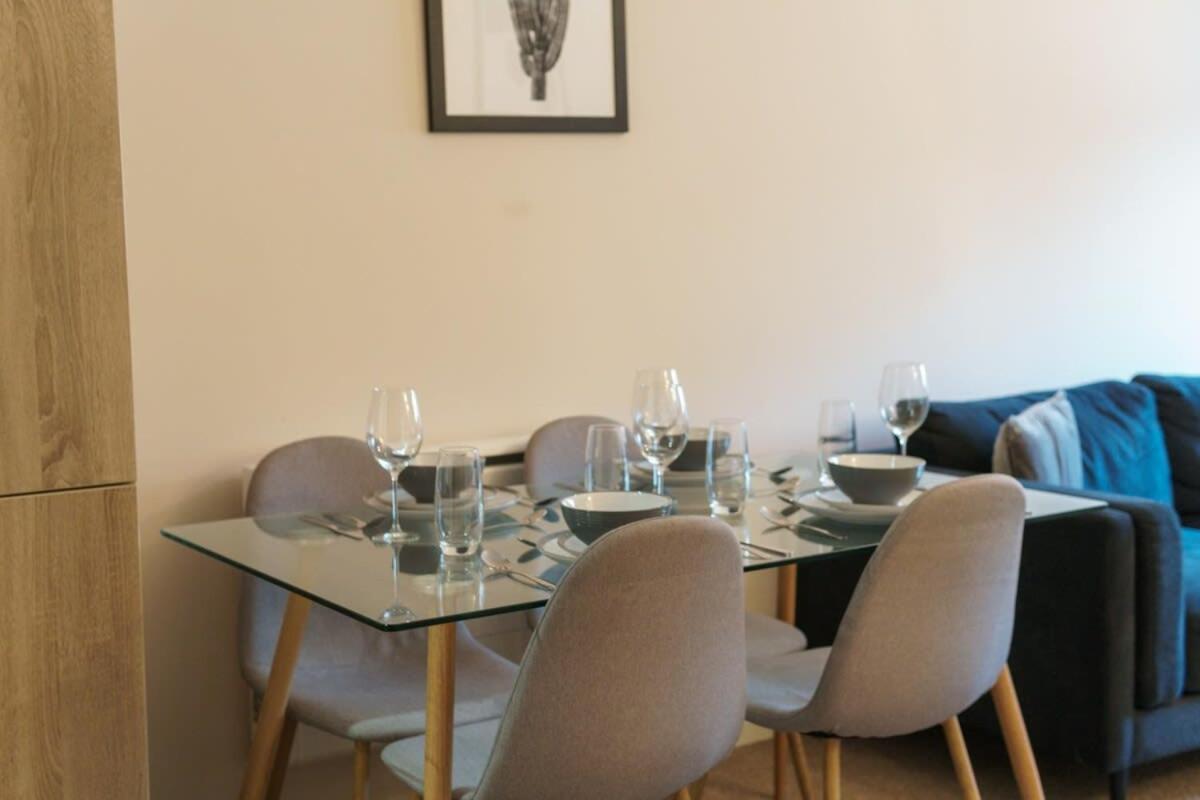 Spacious 2 Bed In Centre Manchester