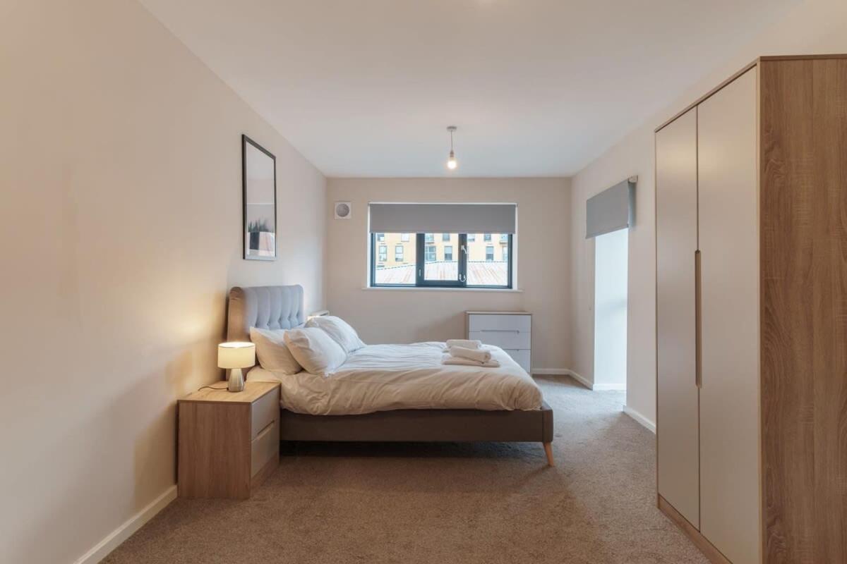 Apartment Spacious 2 Bed In Centre *