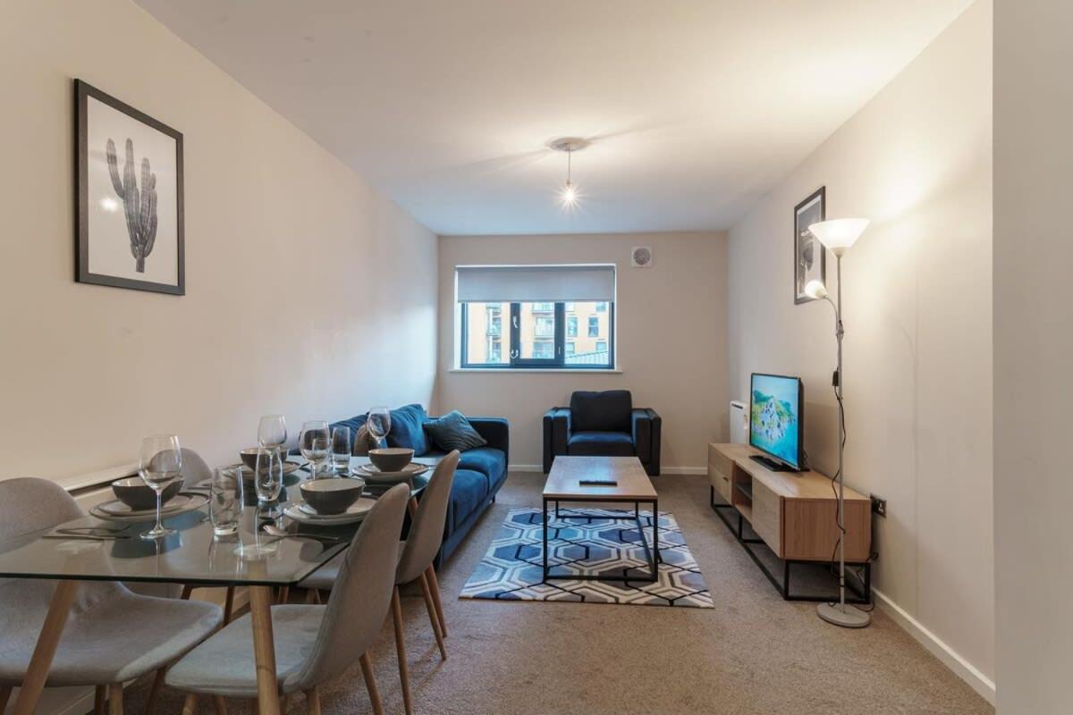 Spacious 2 Bed In Centre *